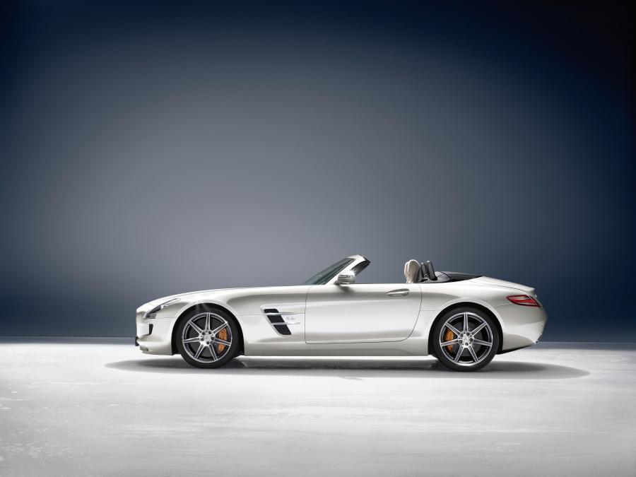  Mercedes-Benz SLS AMG Roadster 2012 года  (фото 2 из 198)